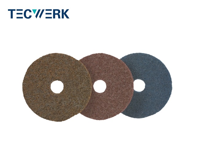 Vliesschuurschijf diameter 115 mm grof bruin voorgeperforeerd